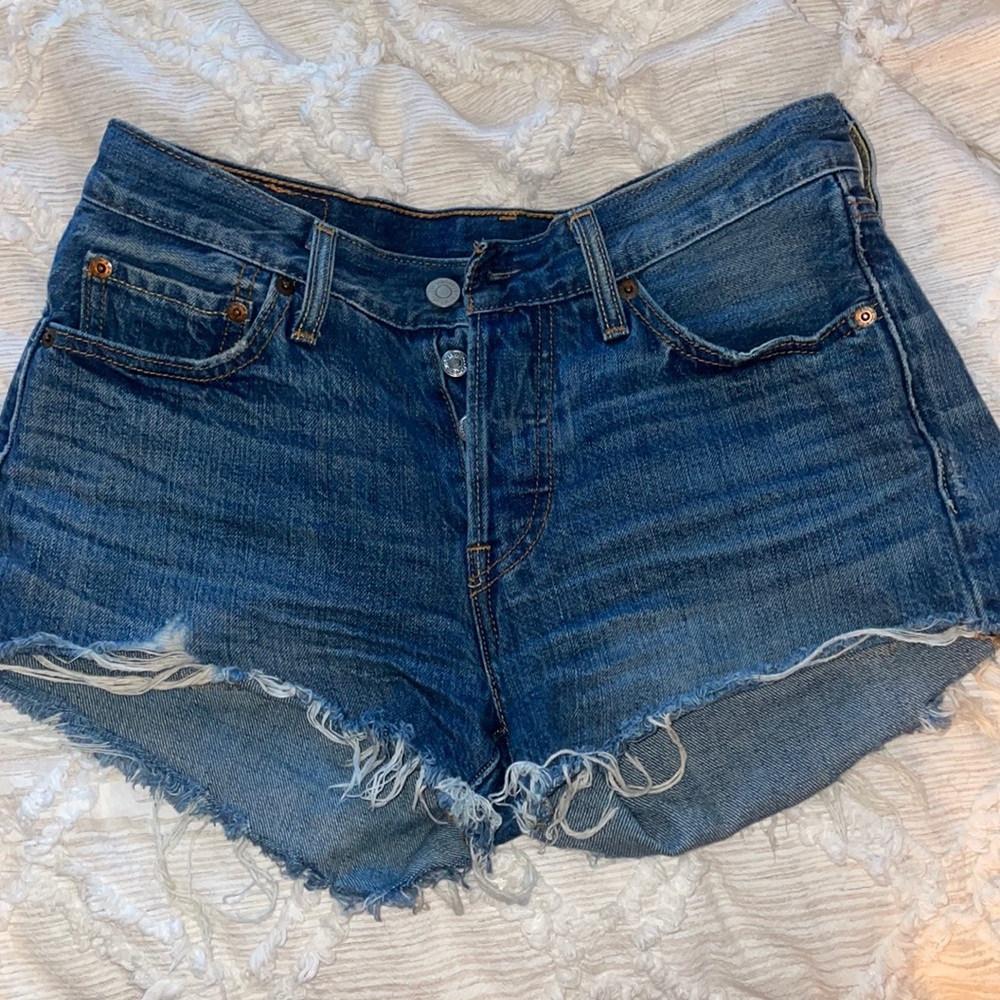 Levi’s size 25 high waisted denim shorts
